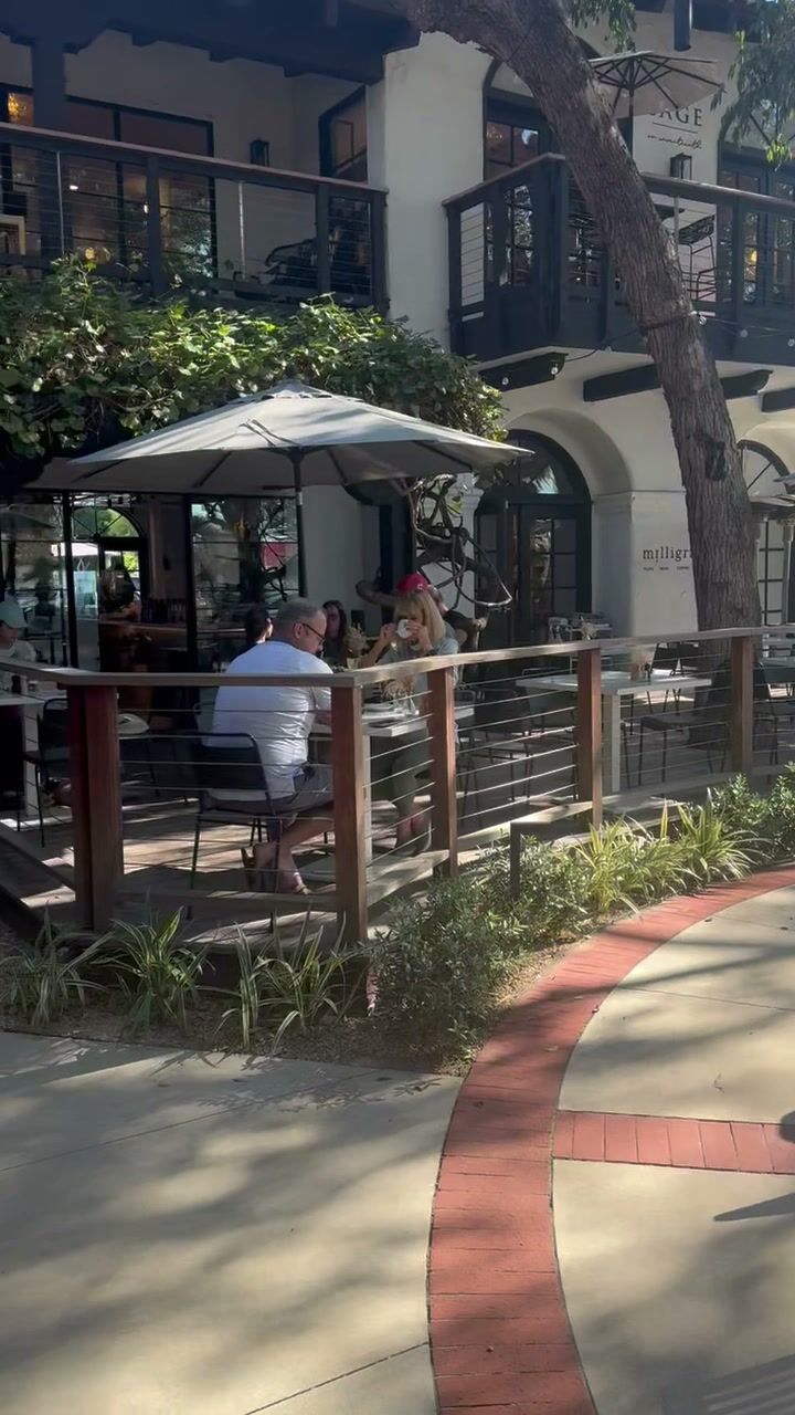 Courtyard patio at Paseo 17